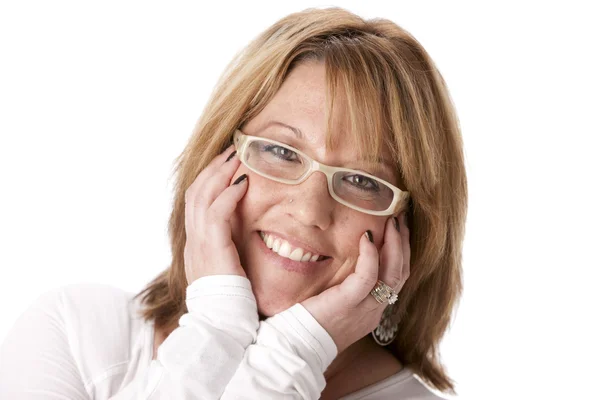 Образ усміхненої білої дорослої жінки — стокове фото