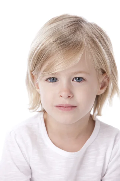 Hafif bir gülümseme ile beyaz küçük kız — Stok fotoğraf