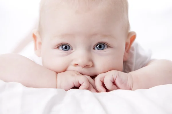 Headshot van een meisje van de Kaukasische baby — Stockfoto