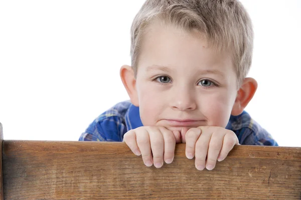 Niño pequeño con expresión relajada y feliz en su cara — Foto de Stock