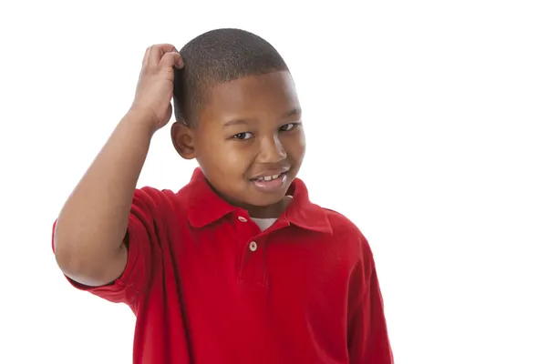 Niño afroamericano arañándose la cabeza como si estuviera pensando o confundido —  Fotos de Stock