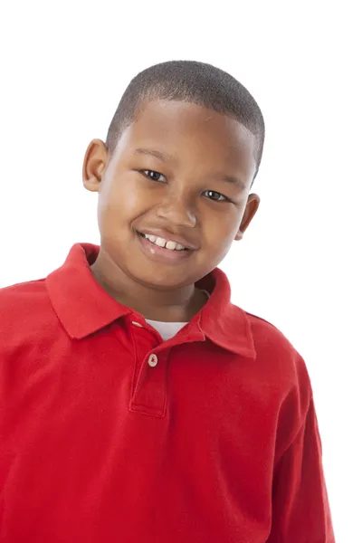 Menino afro-americano com um grande sorriso confiante no rosto — Fotografia de Stock