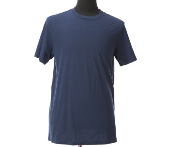 mankenin üzerinde koyu mavi tişört