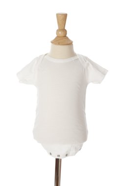 mankenin üzerinde bebek için düz beyaz tişört