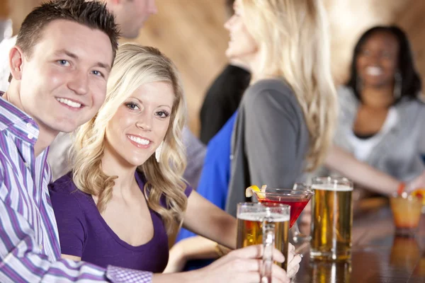 Young couple relaxing at bar — Stock Photo, Image