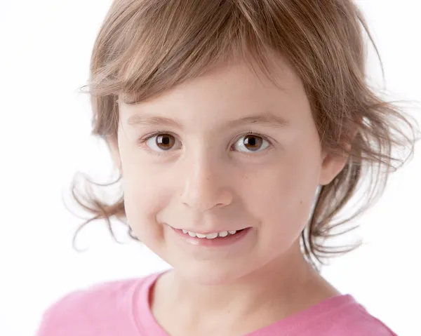 De verdad. Caucásico sonriendo poco real gir con pelo castaño y ojos marrones — Foto de Stock