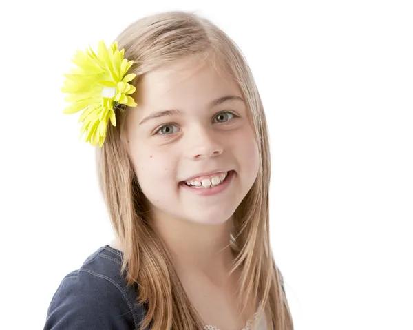 A sério. Caucasiano sorrindo menina — Fotografia de Stock