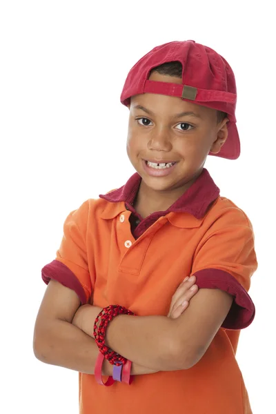 Mieszanej rasy kaukaski mało prawdziwym chłopcem sobie żywe kolorowe ubrania i czapka — Zdjęcie stockowe