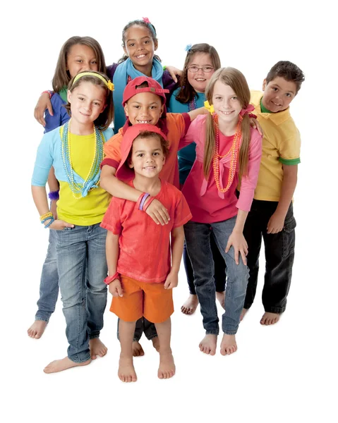 Mångfald. grupp av små flickor och pojkar står tillsammans i färgglada kläder för att symbolisera mångfalden — Stockfoto