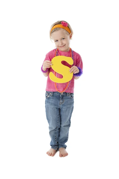 Insan alfabe. caucasion küçük kız tutar s harfi — Stok fotoğraf