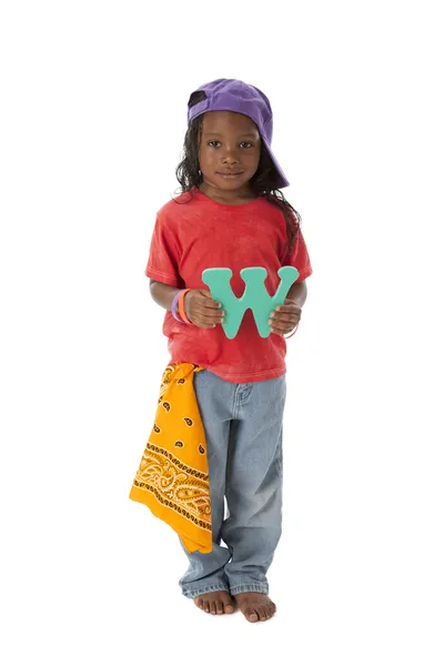Menschliches Alphabet. Afrikanisch-amerikanischer kleiner Junge hält Buchstabe w — Stockfoto