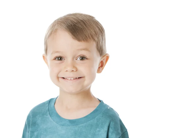 Echt. Kaukasischer kleiner Junge trägt ein hellblaues Hemd. — Stockfoto