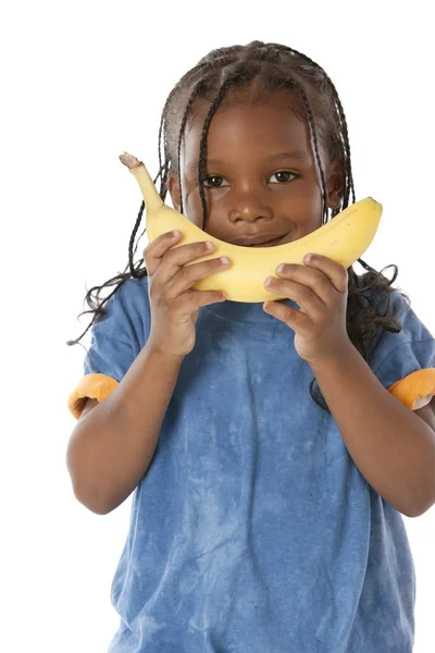 Mangiare sano. nero piccolo ragazzo fare un felice faccia con un banana — Foto Stock