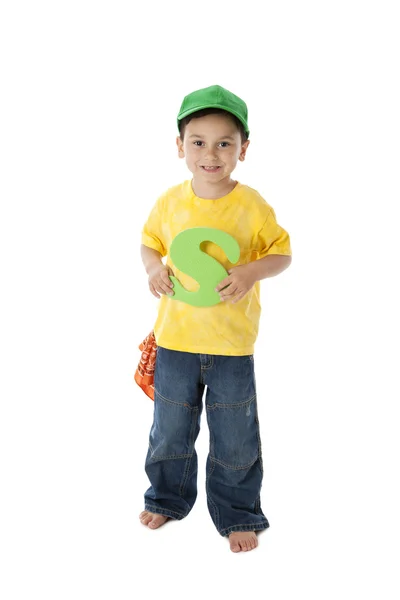 Emberi ABC. Caucasion kisfiú tartja S betű Stock Fotó