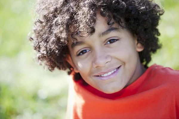 Mixed race little boy sitting in the sun — Stock Photo, Image