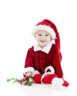 Noel Baba Noel kurdele ile oynarken küçük oğlu giyinmiş.