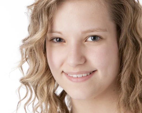 A closeup headshot of a smiling caucasian 14 year old teenage real girl. — Stock Photo, Image