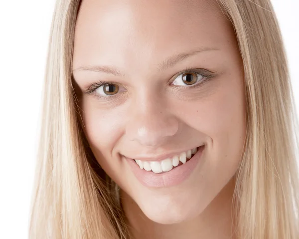 A closeup headshot of a smiling caucasian 17 year old teenage real girl — Stock Photo, Image