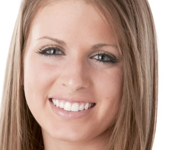 Um close-up headshot de um 15 anos caucasiano sorrindo adolescente menina real — Fotografia de Stock