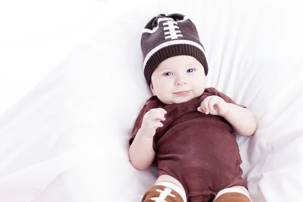 Крупним планом 5-місячний білий маленький лисий хлопчик дитина Ліцензійні Стокові Фото