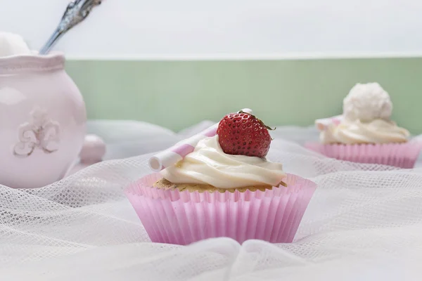 Cupcake med jordgubbe — Stockfoto