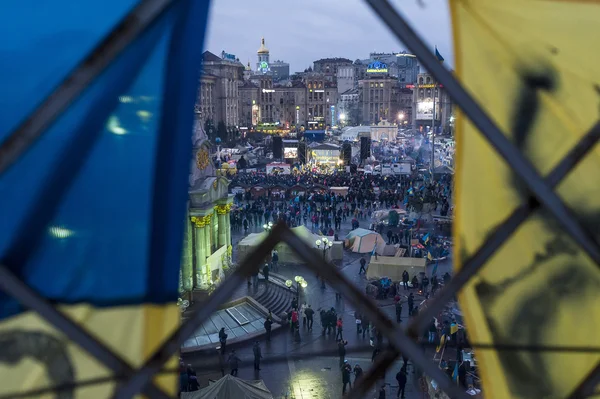 Maidan - view on mass protests on independence square in evening — Stock Photo, Image