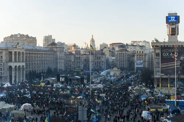 Maidan - vista sobre las protestas masivas en la plaza de la independencia —  Fotos de Stock