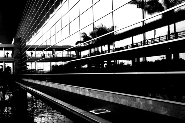 Centro de negócios em bw com alto contraste — Fotografia de Stock