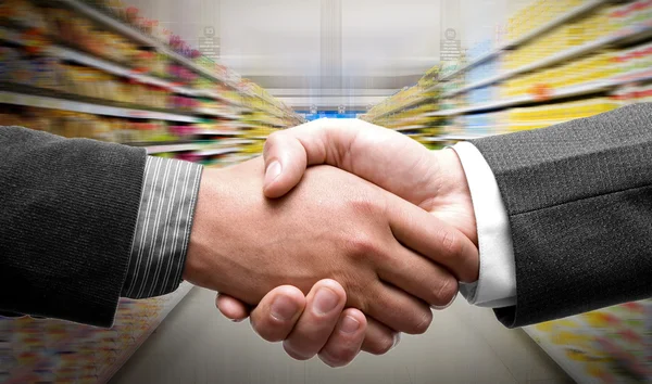 Handshake at supermarket — Stock Photo, Image