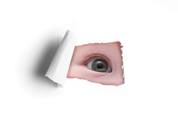 赤ちゃんの目のトラフ紙の穴 — ストック写真