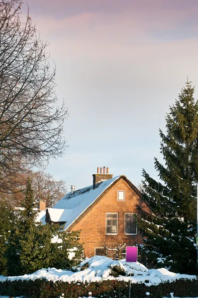 Grande maison en hiver des Pays-Bas — Photo