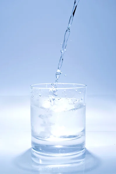 Splashing cold water in glass — Stock Photo, Image