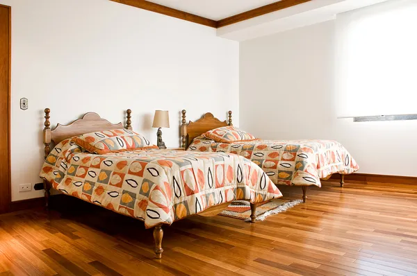Innenarchitektur-Serie: klassisches Schlafzimmer mit Doppelbett — Stockfoto