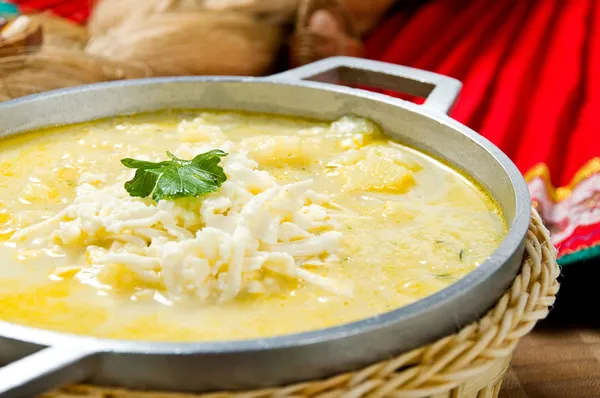 Serie de alimentos ecuatorianos: sopa de papa o "locro"" — Foto de Stock