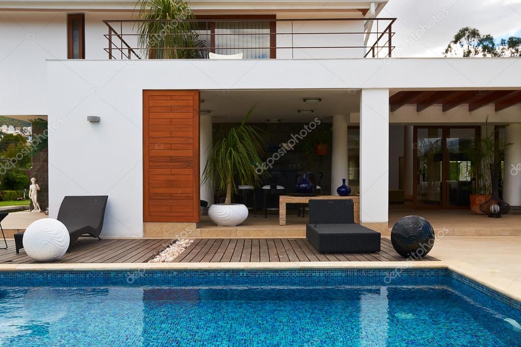 Modern Big House With Pool Stock Photo Image By C Scornejor 19407405
