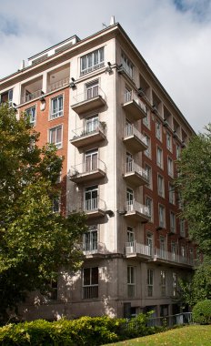 mimari, Teras ve mavi coudy gökyüzü ile İspanyol binaları