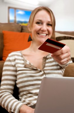 güzel genç kız alışveriş online, e-ticaret kavramı