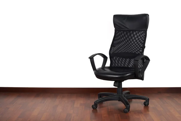 Chefens stol på kontoret — Stockfoto