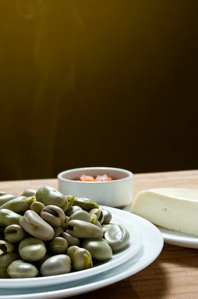 Série alimentaire équatorienne : haricots de lima chauds avec sauce au poivre et che — Photo