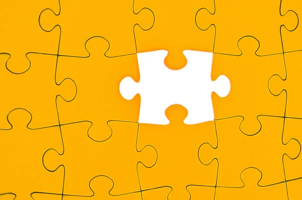 Voltooiing van het ontbrekende jigsaw puzzle-concept voor het bedrijfsleven — Stockfoto