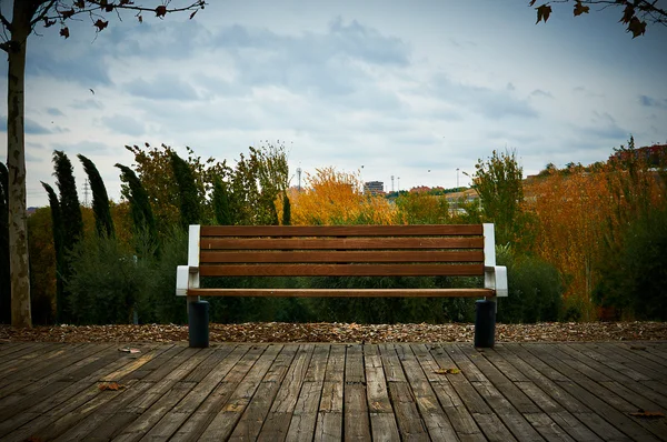 Empty wooden seat at the park — Stock Photo, Image