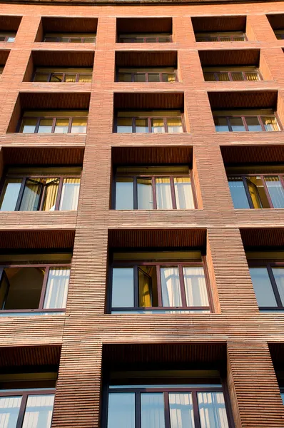Edificios de ladrillo naranja departamentos en España —  Fotos de Stock