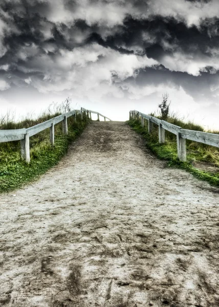 Estrada de terra e céus dramáticos HDR — Fotografia de Stock