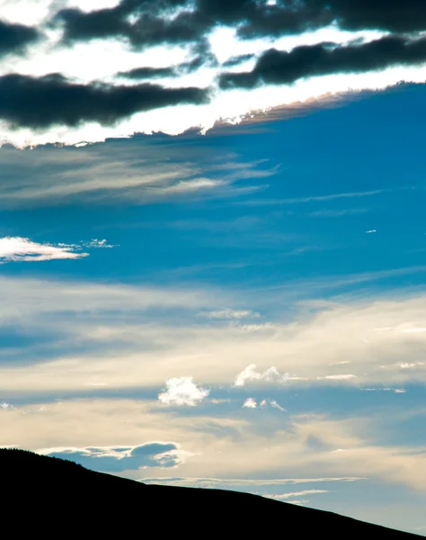 Skies and mountain — Stock Photo, Image