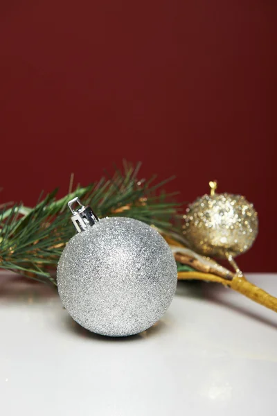 Weihnachtskugeln und -schmuck — Stockfoto