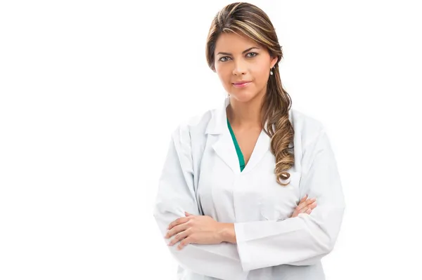 Lächelnde Ärztin. Isoliert über weißem Hintergrund — Stockfoto