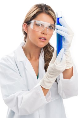 Doktor tüp bebek tutan genç kadın