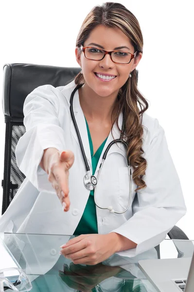 Woman doctor at desk with laptop — Stock Photo, Image