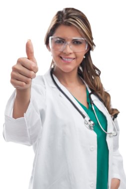 Gülümseyen tıbbi kadın doktor. Beyaz arkaplan üzerinde izole edilmiş