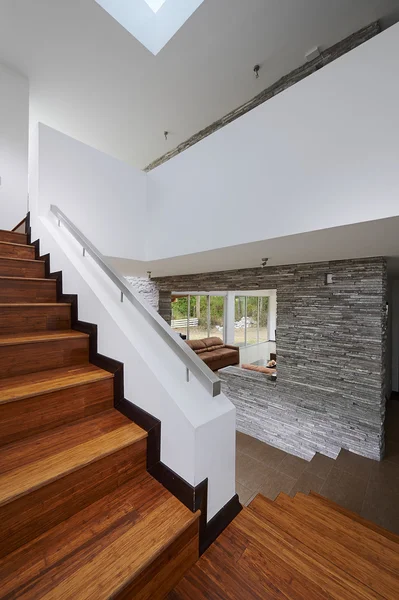 Interior design: scale moderne in legno Immagine Stock